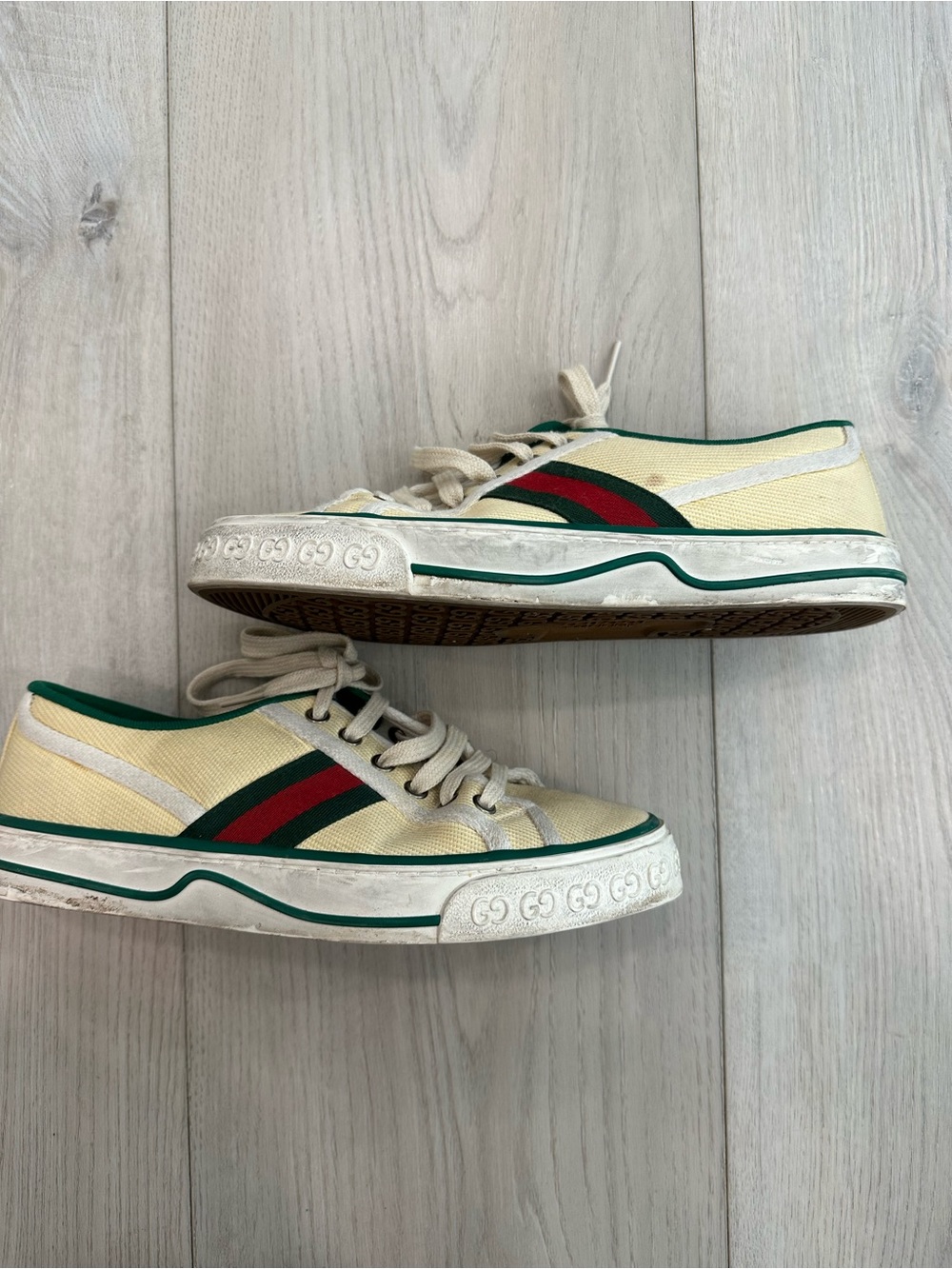Gucci Cream Canvas Low-Top Sneakers with Green & Red Stripes - Picture 7 of 9